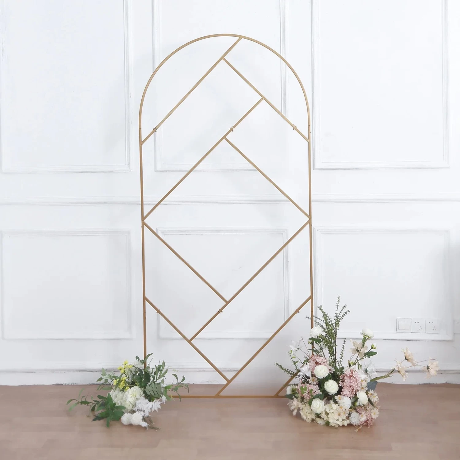 Gold 7 Feet Metal Round Top Geometric Wedding Backdrop Stand